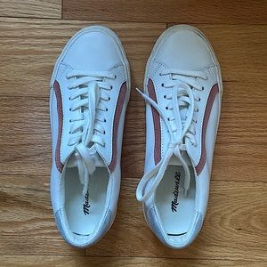 Delia sidewalk low top sneaker